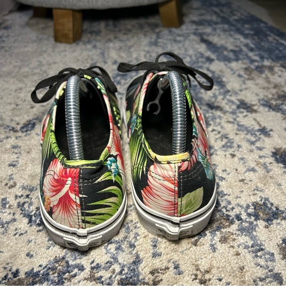 Vans Black & Red Floral Hawaiian Lace-Up Sneakers Size 9 Women’s - Picture 7 of 9